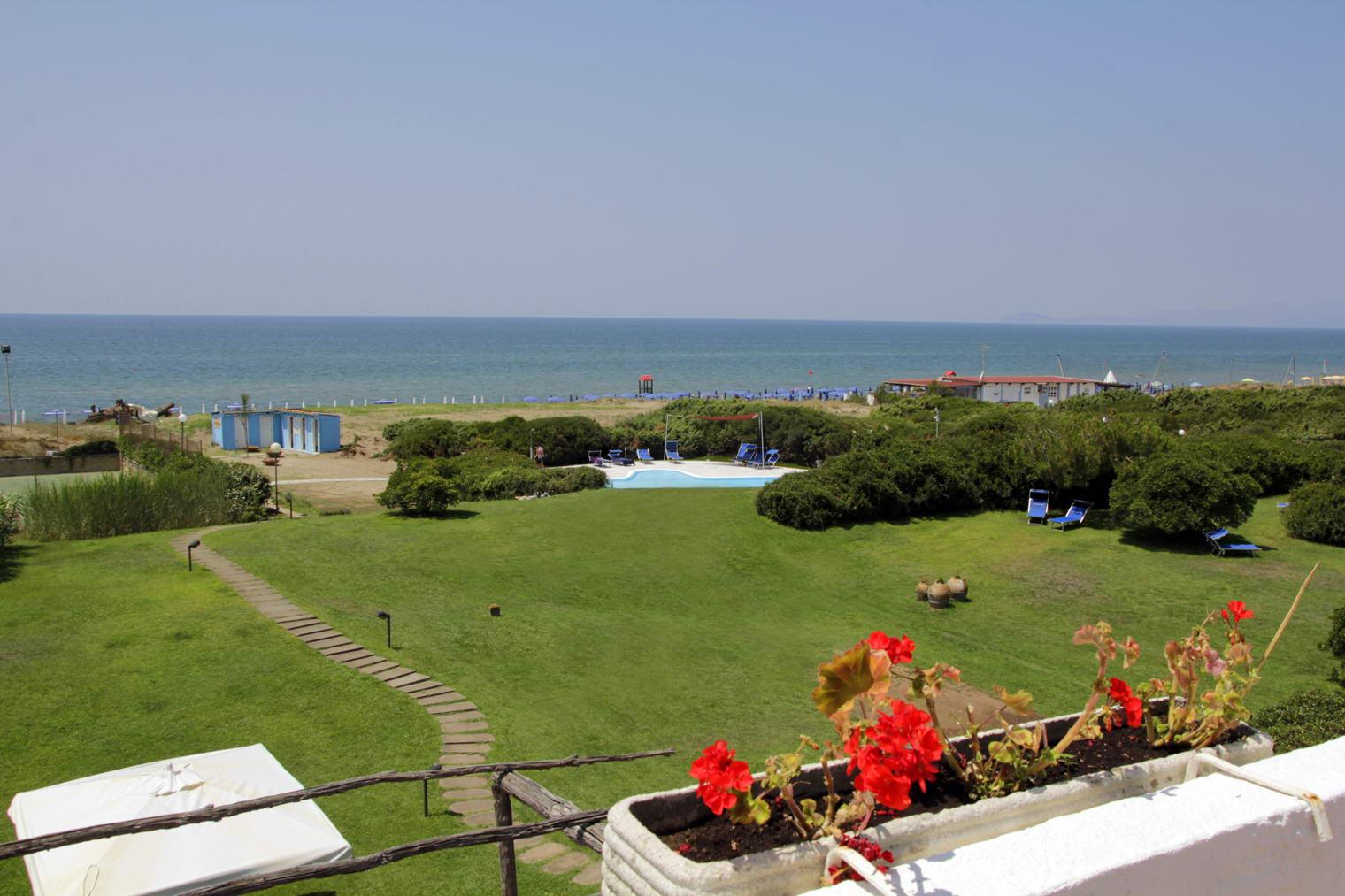 Hotel Della Baia Baia Domizia Exteriör bild