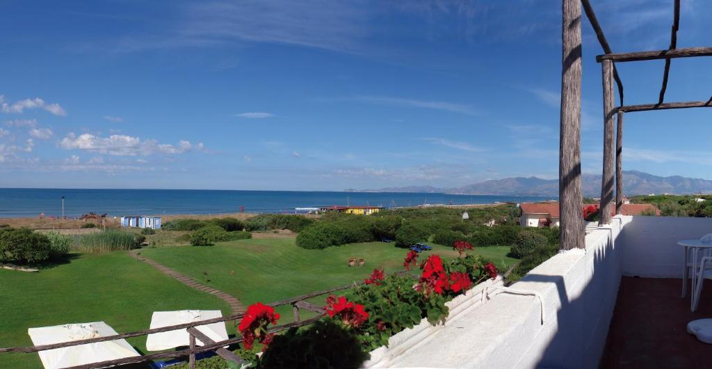 Hotel Della Baia Baia Domizia Exteriör bild